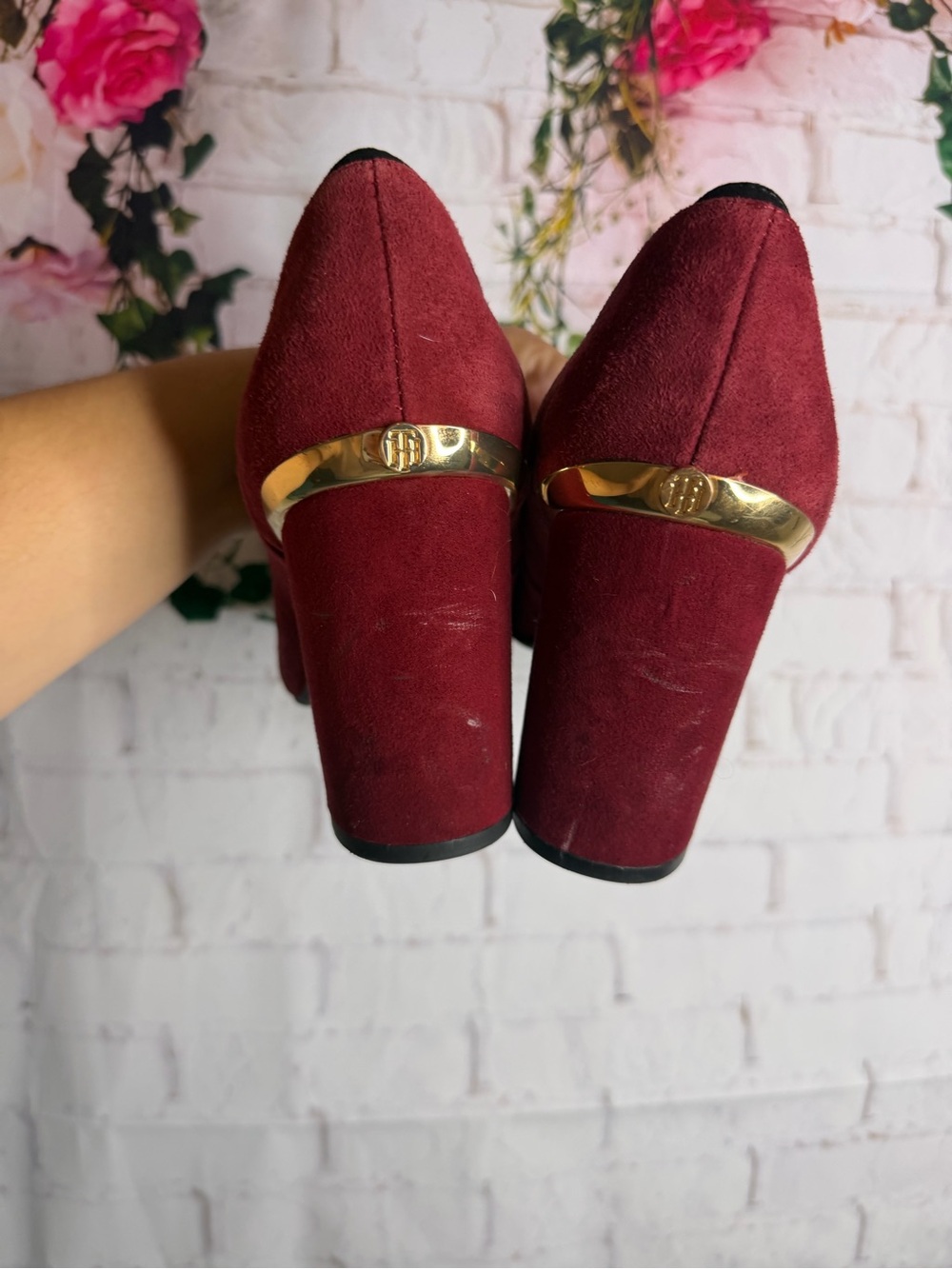 Tommy Hilfiger Burgundy Heel Pumps with Gold Accent Design - Picture 5 of 8